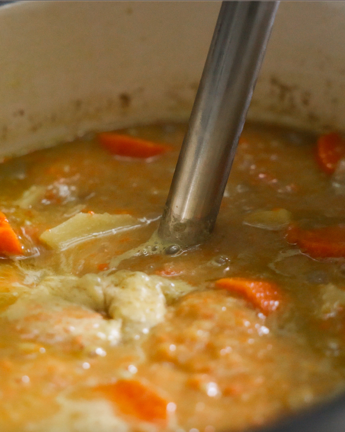 immersion blender pureeing parsnip soup