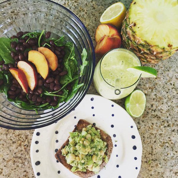 Avocado 3 ways VIDEO: Avocado smoothie, avocado chickpea mash, and spinach avocado salad| www.sweetpotatosoul.com