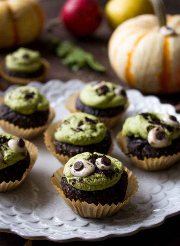 Halloween Raw Chocolate Matcha Cupcakes | sweetpotatosoul.com