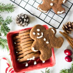 Vegan Gingerbread Cookies | www.sweetpotatosoul.com