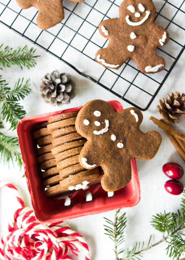 Vegan Gingerbread Cookies | www.sweetpotatosoul.com