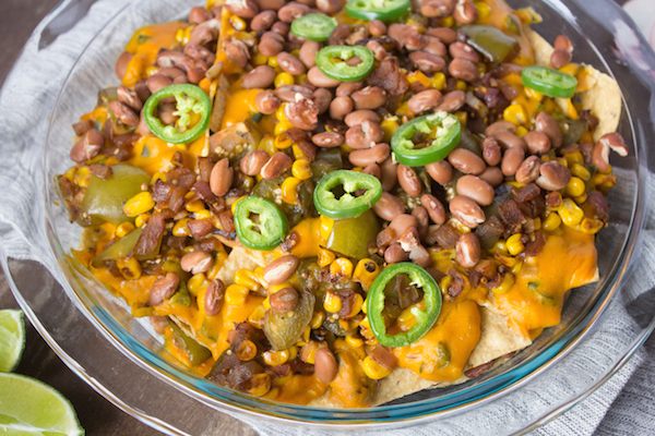 https://sweetpotatosoul.com/wp-content/uploads/2017/04/Loaded-Nachos-2-SM.jpg