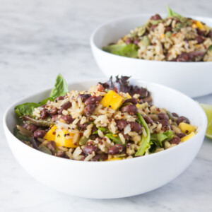 Mango Black Bean Quinoa Salad Easy Vegan Recipes | www.sweetpotatosoul.com