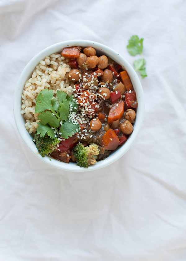 One-Pot Spanish Rice & Beans - Connoisseurus Veg