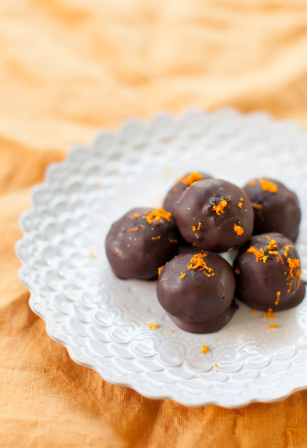 https://sweetpotatosoul.com/wp-content/uploads/2017/10/Citrus-Chocolate-Truffles-2-600.jpg