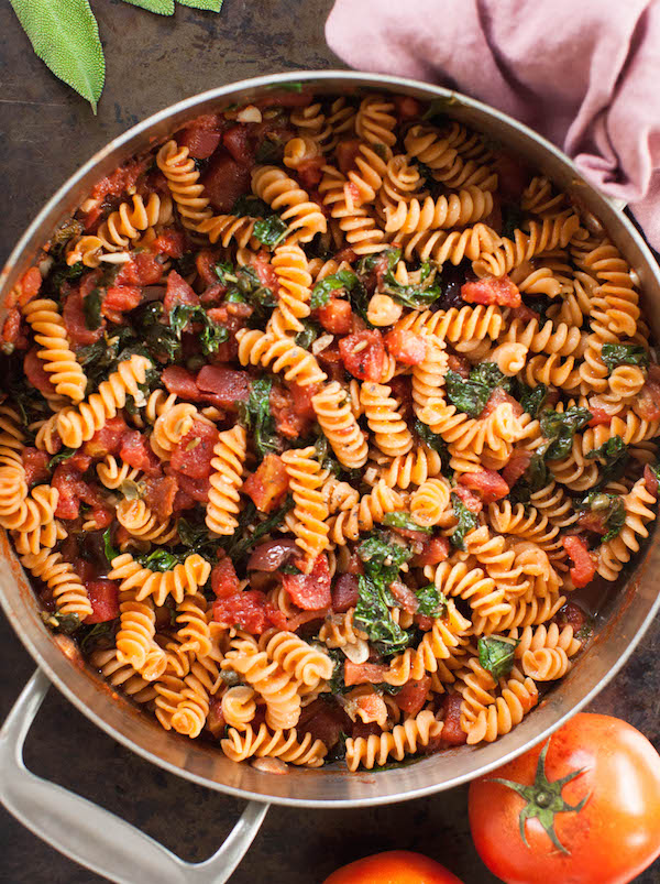 Vegan pasta puttanesca | @sweetpotatosoul