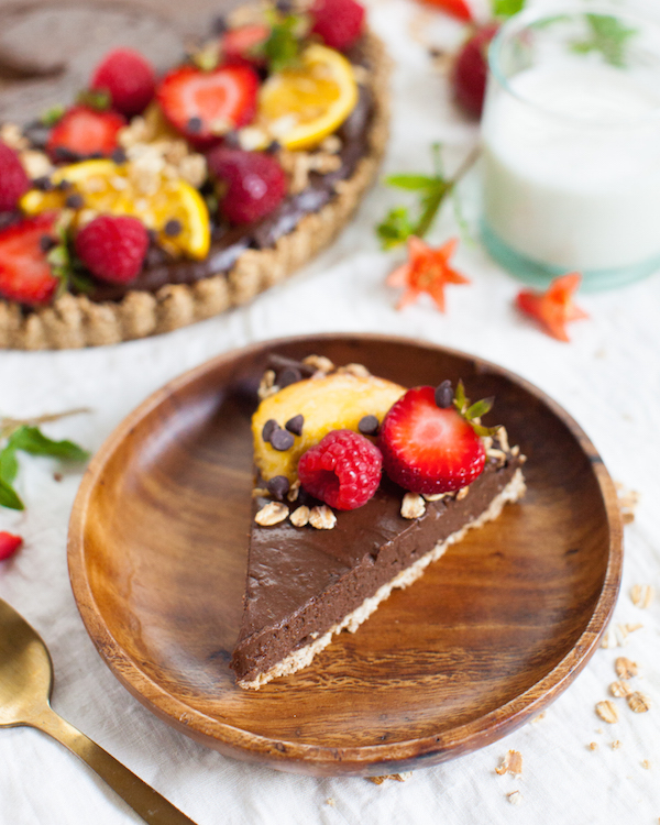 Oat Chocolate Mousse Tart | @sweetpotatosoul