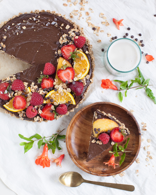 Oat Chocolate Mousse Tart | @sweetpotatosoul