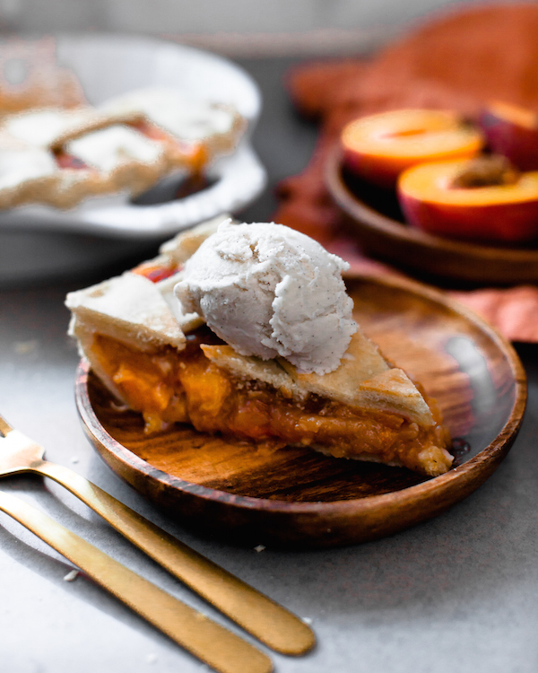 Vegan Peach Pie | @sweetpotatosoul