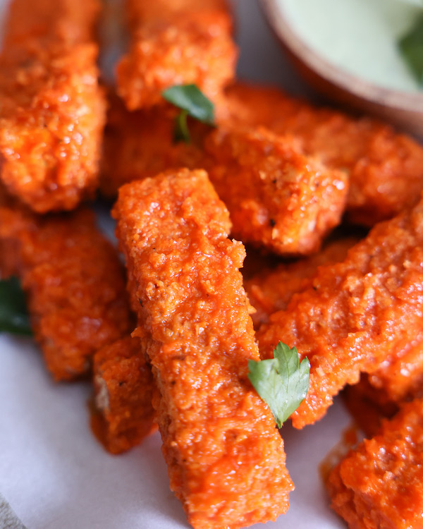 close up of buffalo tofu wings on a plate