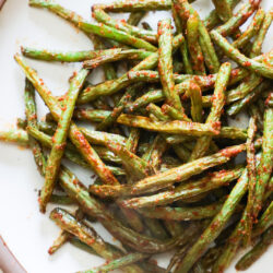 overhead air fryer green beans on serving plate