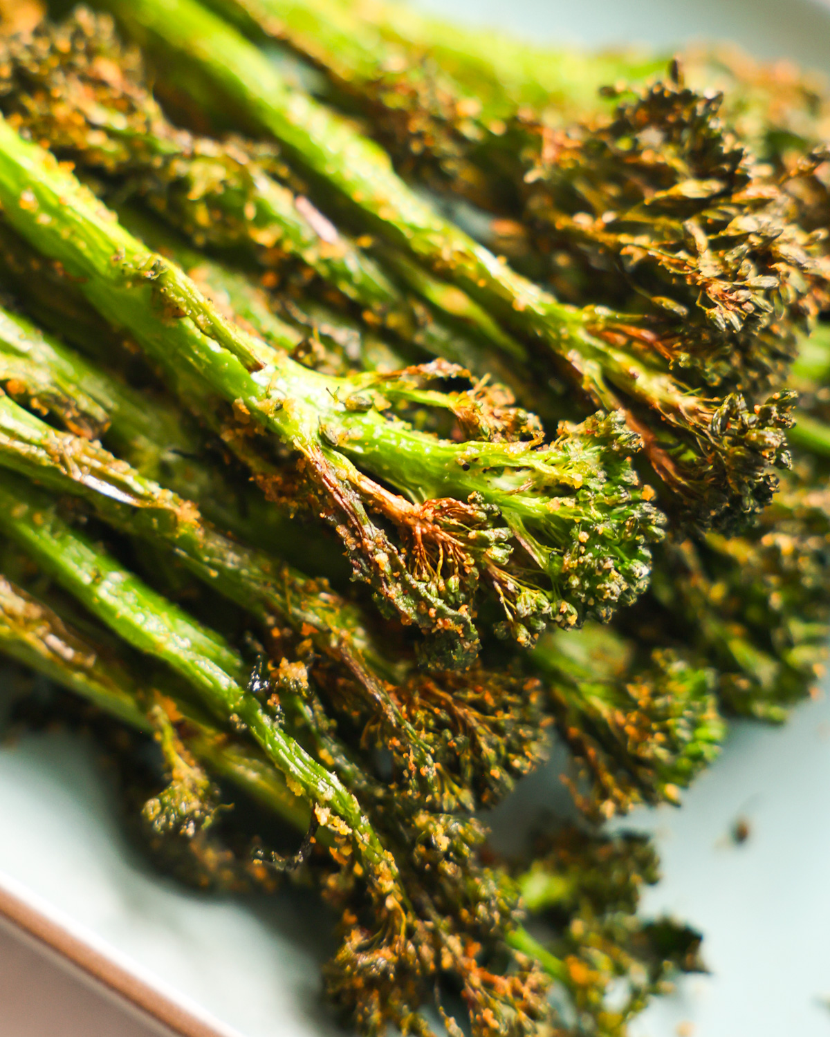 A close-up shot of the air fryer broccolini.