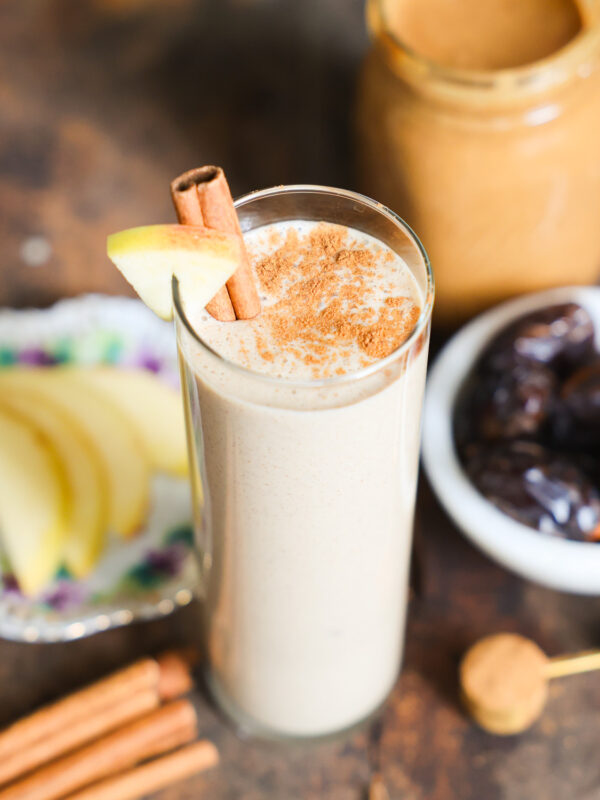 apple smoothie in glass