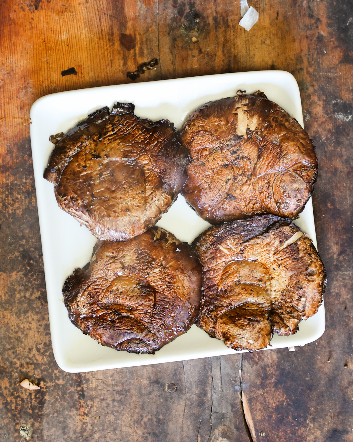 An overhead shot of the seared portobellos on a dinner plate.