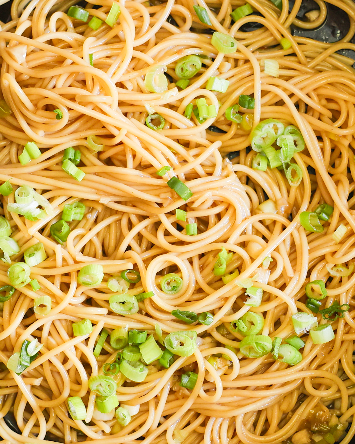 close up on garlic noodles