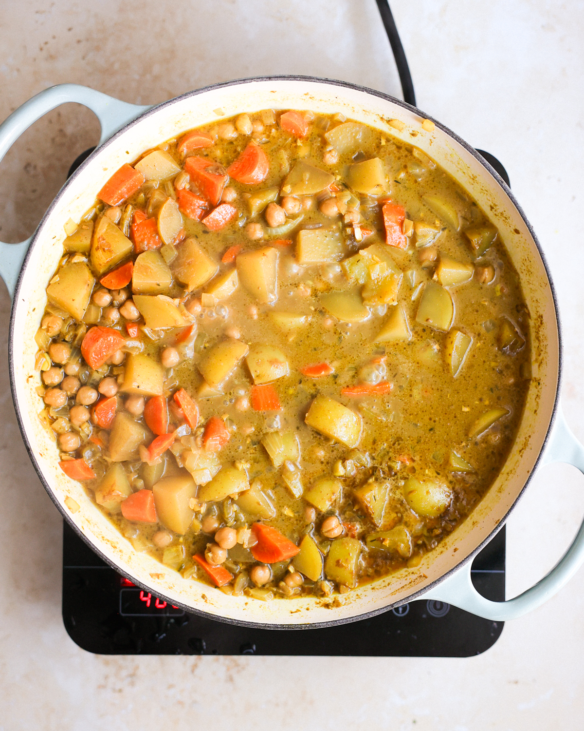A pot of freshly-cooked Jamaican chickpea curry.