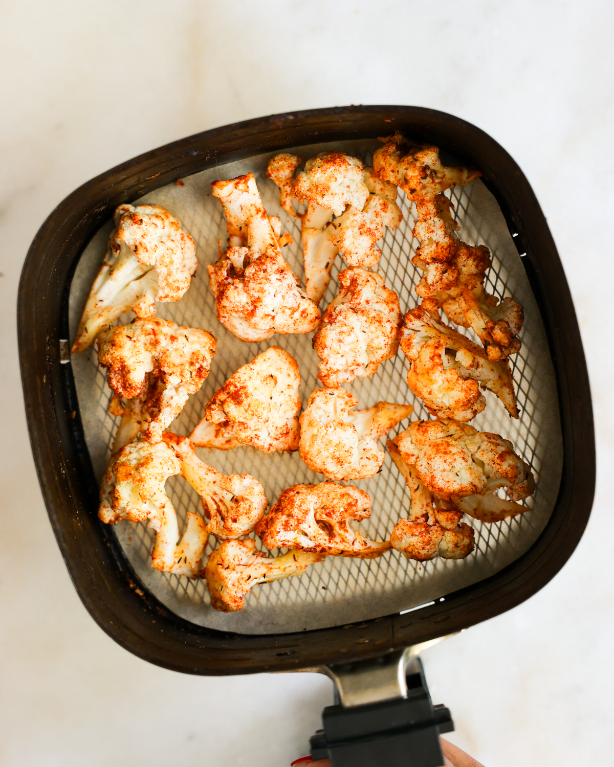 raw In a large bowl, toss the cauliflower florets with the oil. Then toss with the spices until every piece is evenly coated.