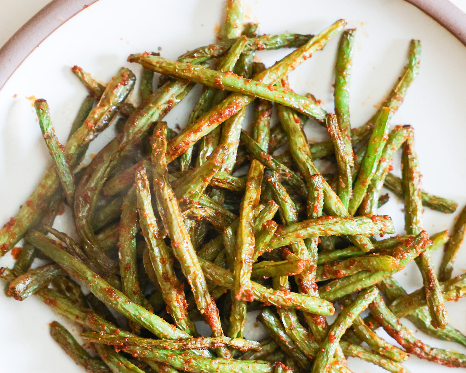 A close-up shot of air fryer green beans.