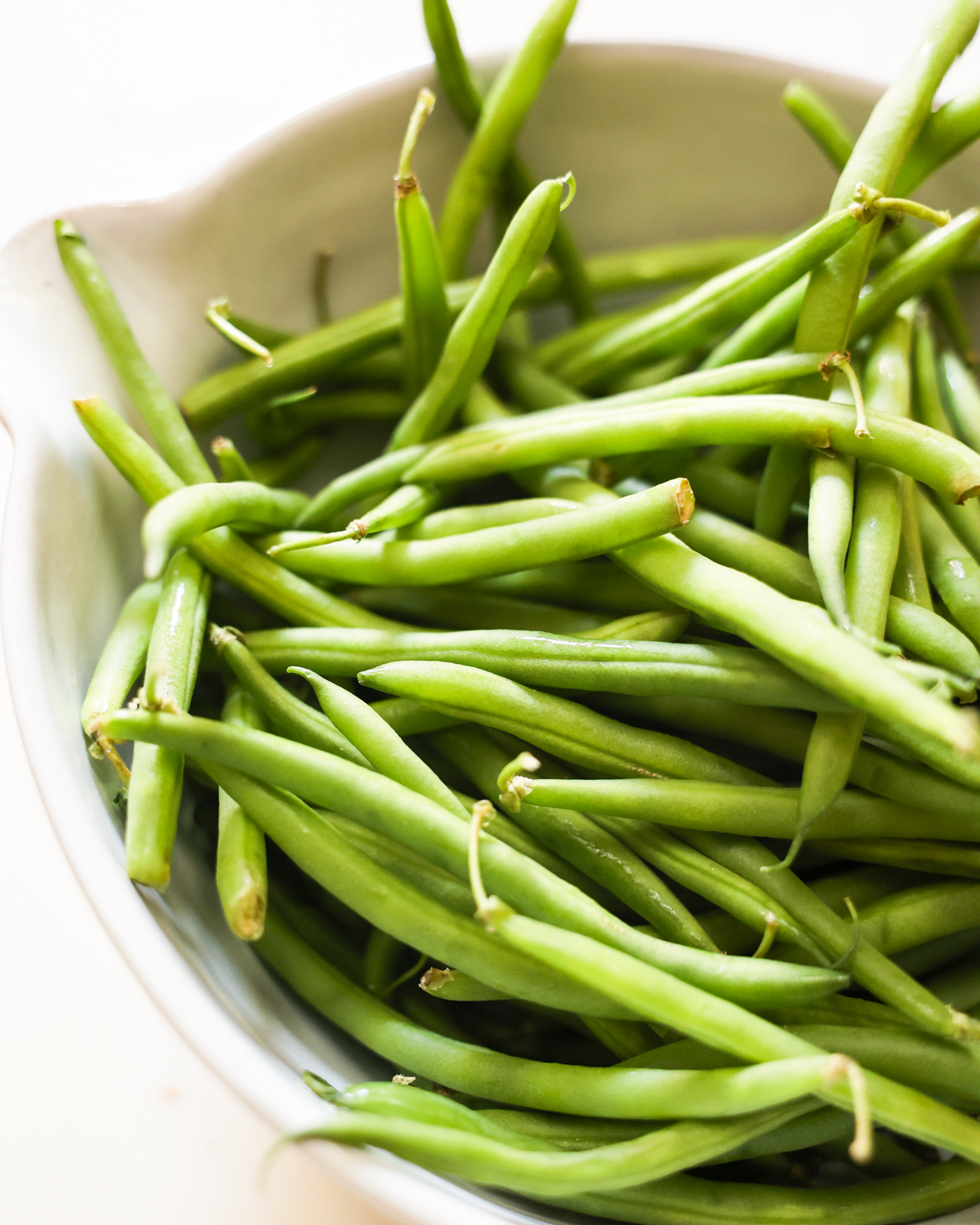 Green beans in a bowl.